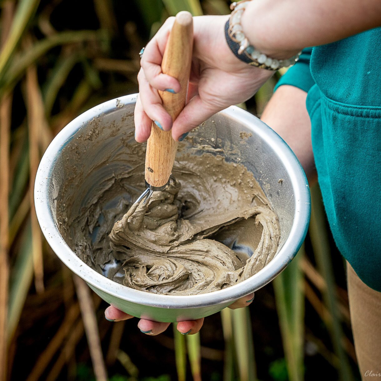 Préparation d'argile drainante en poudre KELPY pour drainer les tissus de votre cheval